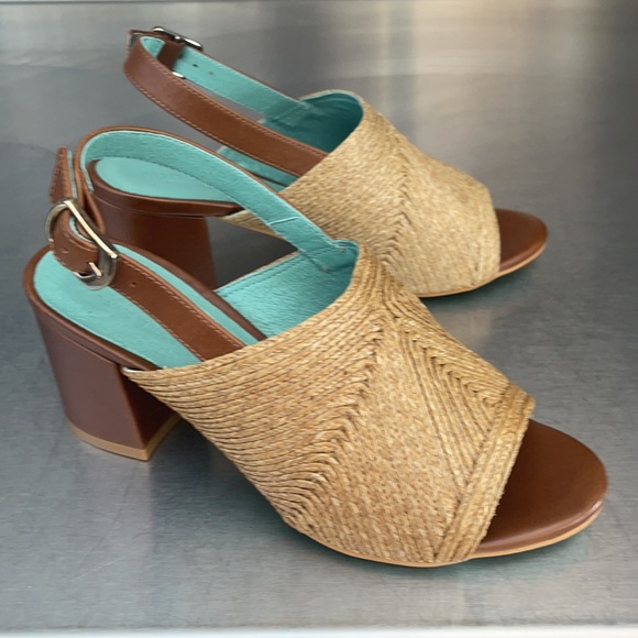 Josselyn leather and woven straw sandals. New in box from Sundance.